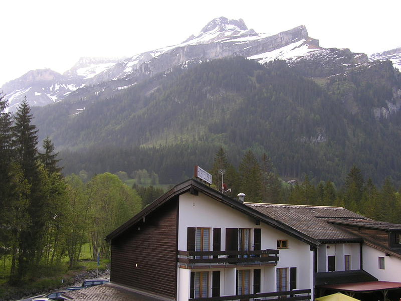 0017 Les Diablerets - Vaudské Alpy, výhled z hotelu.JPG