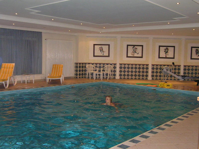 0233 Les Diablerets - hotel Eurotel Victoria, bazén.JPG