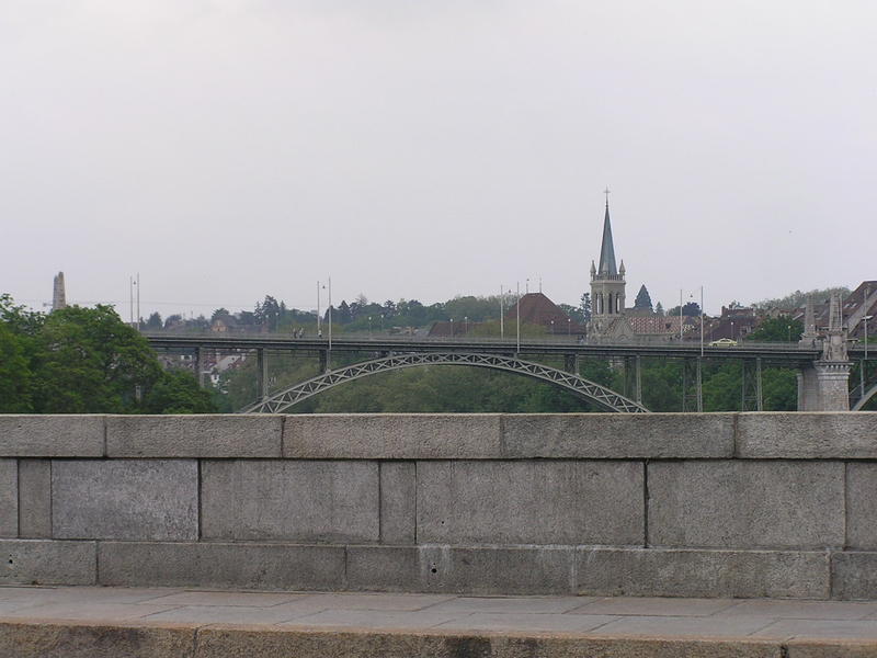 0110 Bern - Lorrainebrücke (Lotrinský most), pohled na Kornhausbrücke (Špýcharský most).JPG