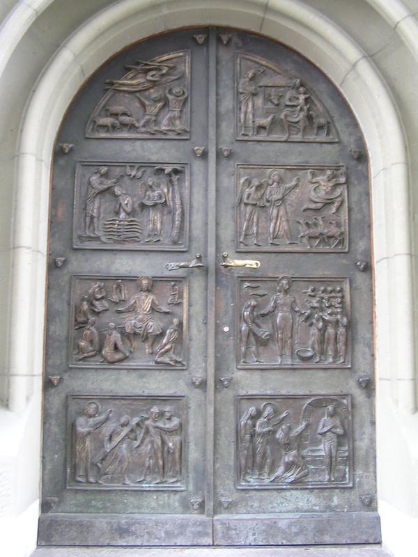 0094 Bern - portál kostela.JPG