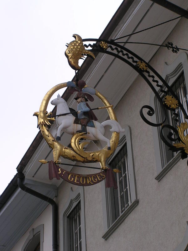 0153  Gruyéres - poznávací symbol domu.JPG
