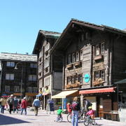 0273 Zermatt - Bahnhofstrasse (Nádražní ulice).JPG