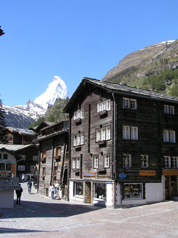 0281  Zermatt - Bahnhofstrasse (Nádražní ulice), Matterhorn.JPG