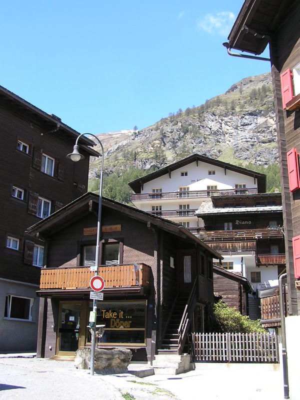 0286 Zermatt - dřevěné domy.JPG