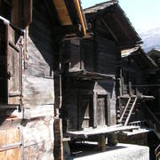 0295 Zermatt - dřevěná obydlí.JPG