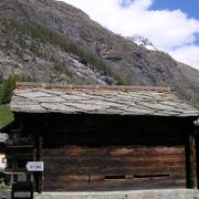 0296 Zermatt - dřevěné obydlí.JPG