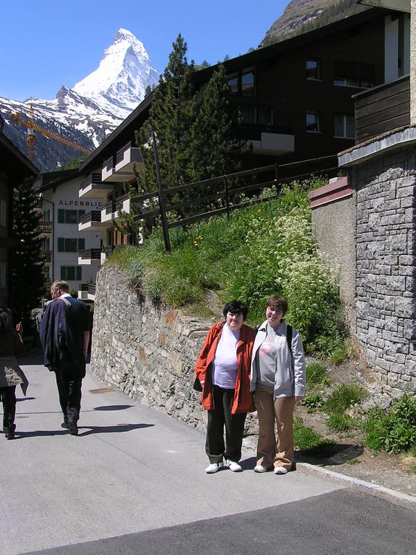 0310 Zermatt - Matterhorn, máma a Jitka.JPG