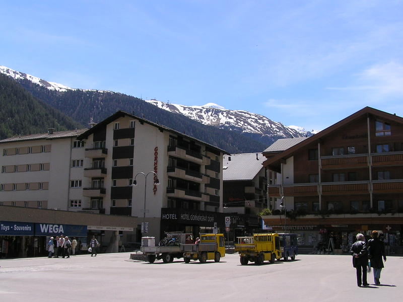 0320 Zermatt - Bahnhofstrasse (Nádražní ulice).JPG