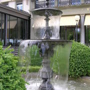 0029 Interlaken - kasíno, fontána.JPG