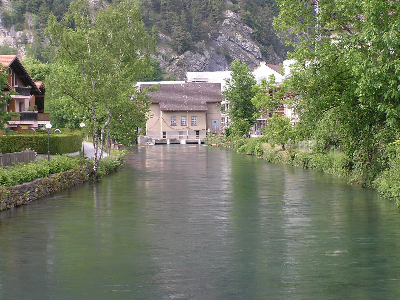 0032 Interlaken - řeka Aare.JPG