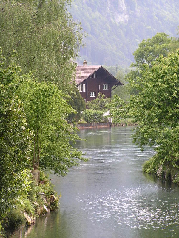 0036 Interlaken - řeka Aare.JPG