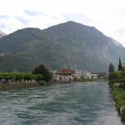 0037 Interlaken - řeka Aare.JPG