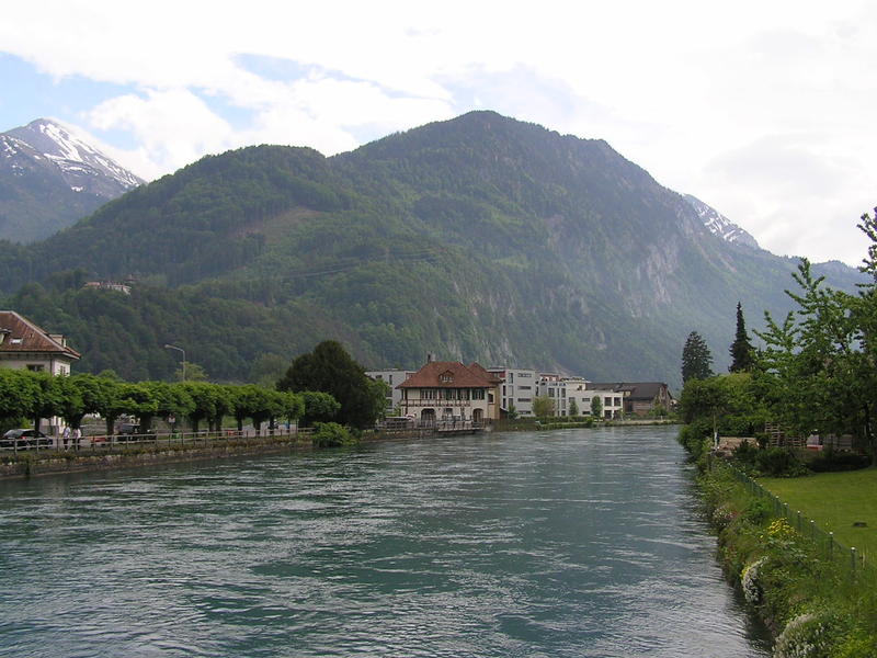 0037 Interlaken - řeka Aare.JPG