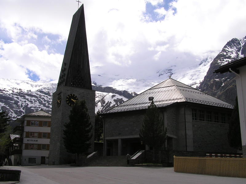 0355 Saas Fee Herz-Jesu-Pfarrkirche (farní kostel Ježíšova srdce).JPG