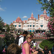 Hotel nad vstupem do Disneylandu