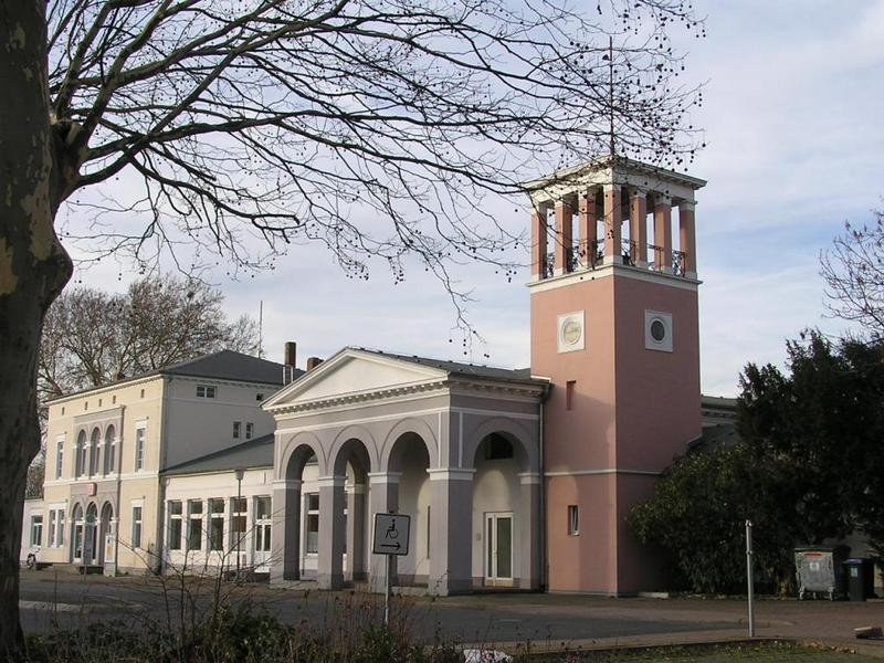 0104 B_ckeburg - Bahnhof _n_dra___.JPG