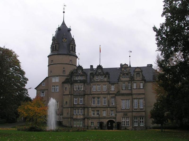 011 Detmold - F_rstliches Residenzschloss _kn__ec_ s_deln_ z_mek_.JPG