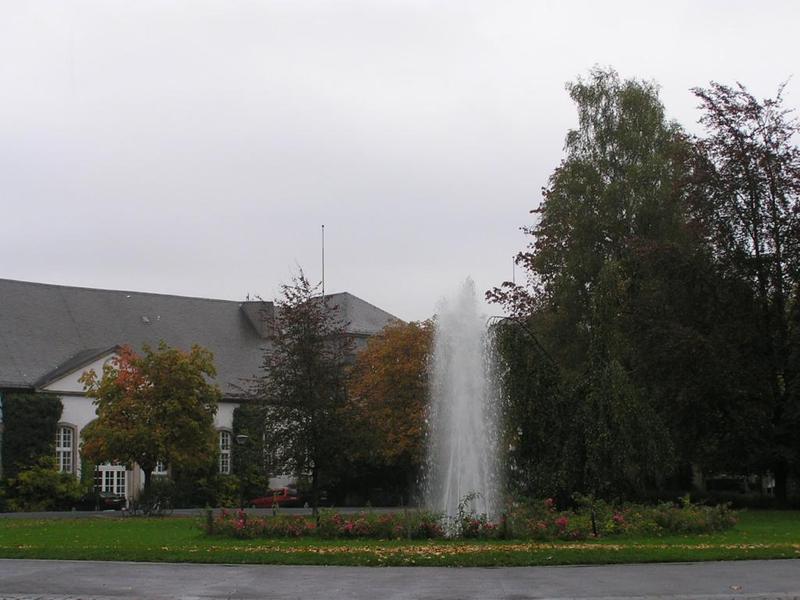 017 Detmold - Schlossplatz _z_meck_ park_.JPG