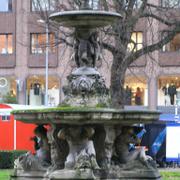 005 D_sseldorf - Schalenbrunnen _Schalen ka_na_.JPG