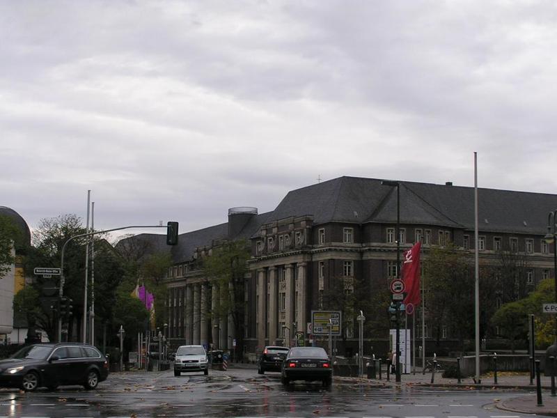 011 D_sseldorf -  K21 Kunstasammlung NRW im St_ndehaus _K21 sb_rka um_n_ Severn_ho Por_n_-Vestf_lska ve sn_movn__.JPG