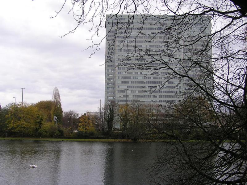 015 D_sseldorf - Dreischeibenhaus.JPG