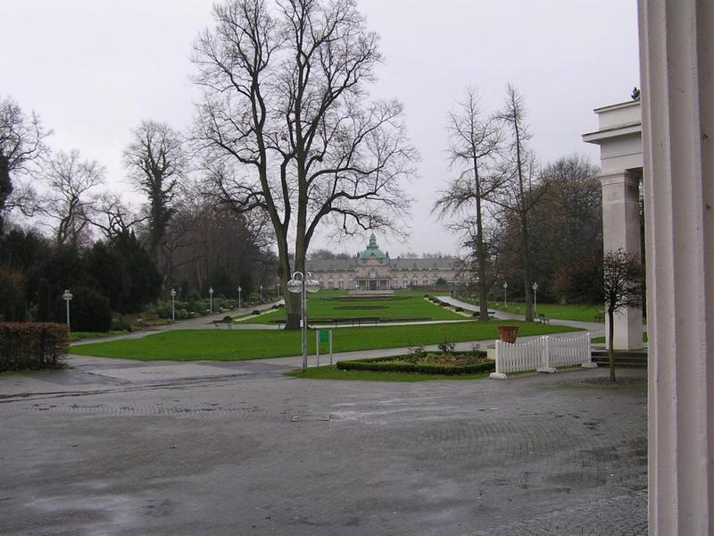 013 Bad Oeynhausen - Kurpark _L_ze_sk_ park__ Kaiserpalais _C_sa_sk_ pal_c_ _ Kurhaus _L_ze_sk_ d_m_.JPG