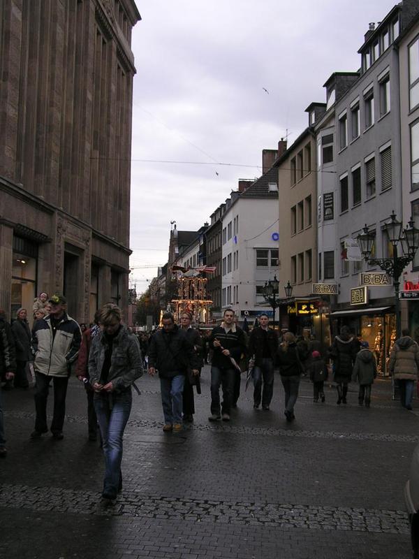 023 D_sseldorf - v_no_n_ trh v Grabenstrasse _v P__kopov_ ulici_.JPG