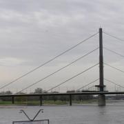 036 D_sseldorf - Oberkasseler Br_cke _Velk_ kasselsk_ most_.JPG