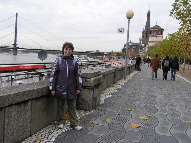 037 D_sseldorf - Jitka na Rheinuferpromenade _na R_nsk_m n_b_e___.JPG