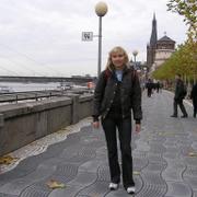 038 D_sseldorf - Jana na Rheinuferpromenade _na R_nsk_m n_b_e___.JPG