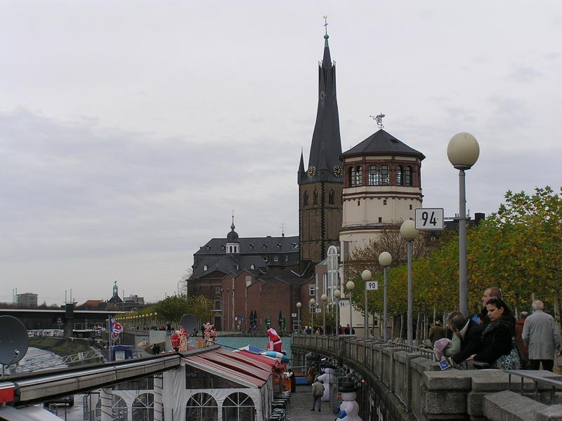 043 D_sseldorf - Rheinuferpromenade _R_nsk_ n_b_e____ Schifffahrt Museum im Schlossturm _Muzeum lodn_ dopravy v Z_meck_ v__i__ L