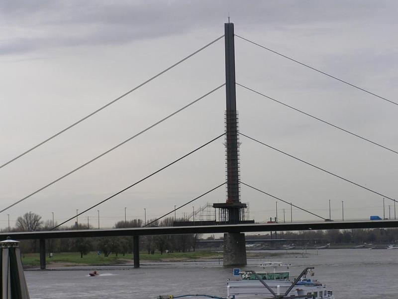 044 D_sseldorf - Oberkasseler Br_cke _Velk_ kasselsk_ most_.JPG