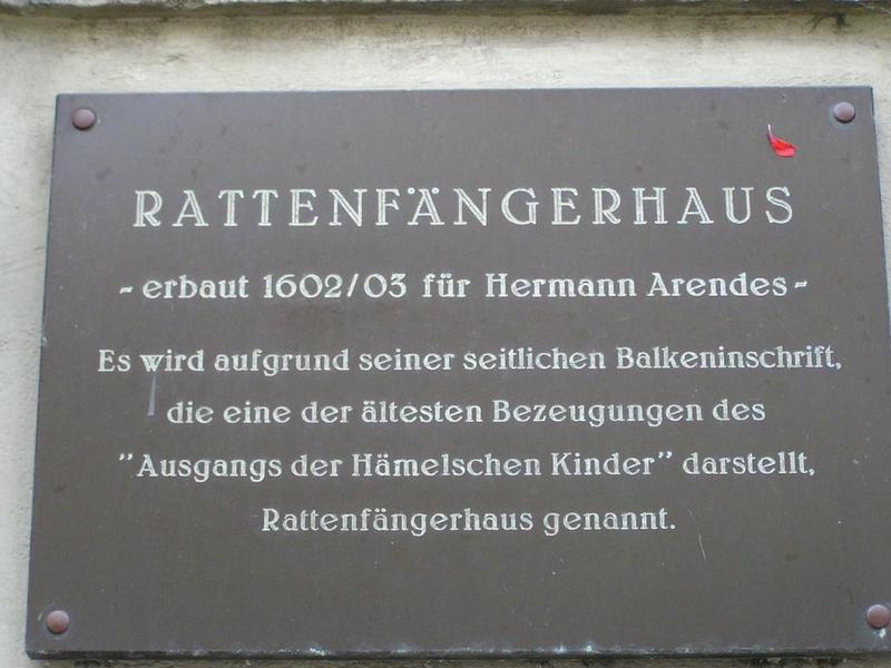 010 Hameln - Rattenf_ngerhaus _Krysa__v d_m__ popiska.JPG