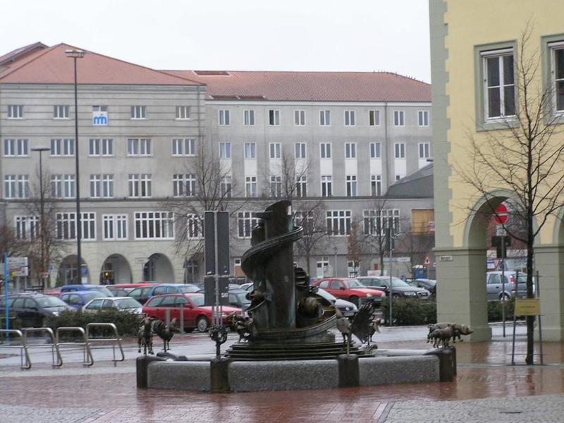 059  Hamm - Marktplatz _Tr_n_ n_m_st___ ka_na.JPG