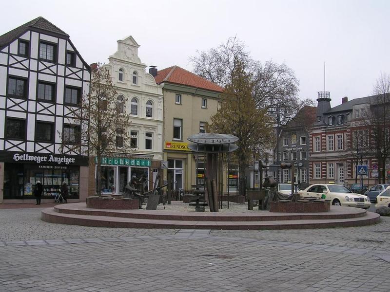 030 Kamen - Brunnen auf dem Alten Markt --- Die Quelle von Gregor Telgmann _studna na Star_m n_m_st__.JPG