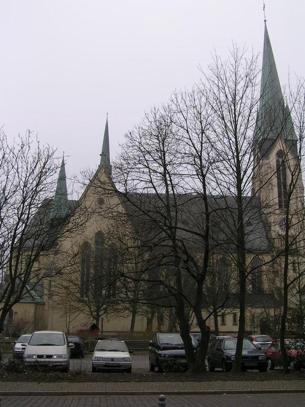 033 Kamen - Kirche Heilige Familie _kostel Svat_ rodiny_ - katolick_.JPG