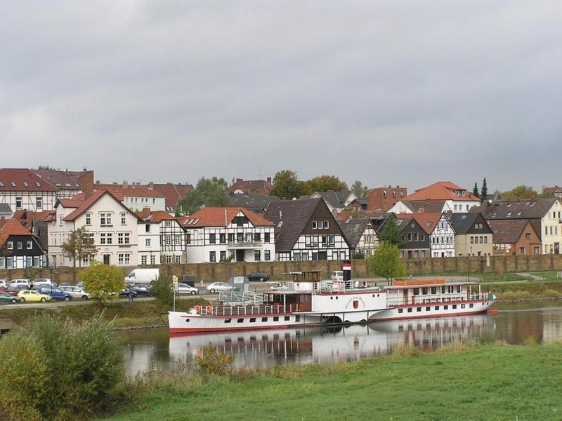 003 Minden - _eka Weser_ Fischerstadt _Ryb__e_Raddampfer-Liegeplatz _kolesov_ parn_k-kotvi_t__.JPG