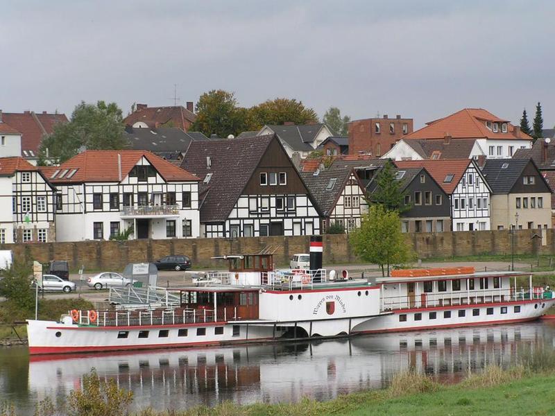 004 Minden - _eka Weser_ Fischerstadt _Ryb__e_Raddampfer-Liegeplatz _kolesov_ parn_k-kotvi_t__.JPG