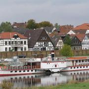 004 Minden - _eka Weser_ Fischerstadt _Ryb__e_Raddampfer-Liegeplatz _kolesov_ parn_k-kotvi_t__.JPG