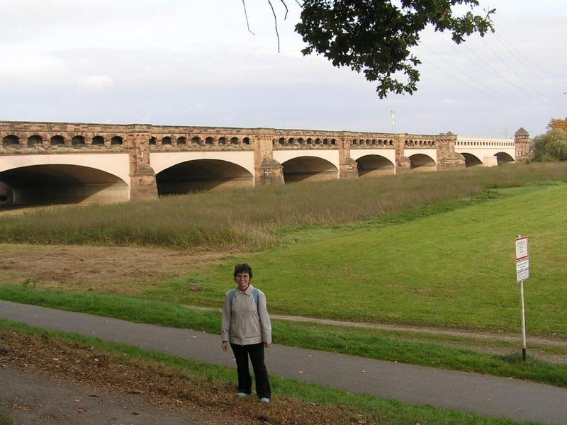 066 Minden - Jitka u Rhein-Weser-Kanal _R_nskowesersk_ho vodn_ho kan_lu_.JPG