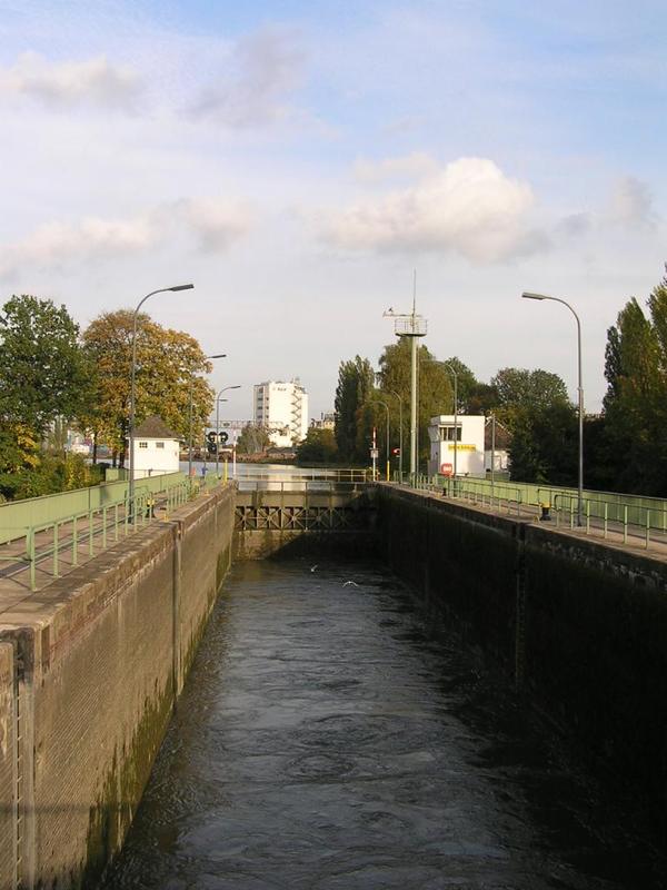 087 Minden - Rhein-Weser-Kanal _R_nskowesersk_ vodn_ kan_l__ zdymadla.JPG