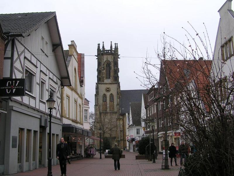 019 Oelde - Lange Strasse _Dlouh_ ulice__ St_ Johannes Kirche _kostel sv_ Jana_.JPG