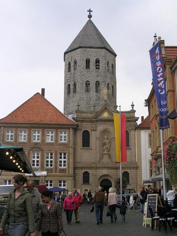 039 Paderborn - Gaukirche St_ Ulrich _krajsk_ kostel svat_ho Ulricha__ tr_ist_.JPG