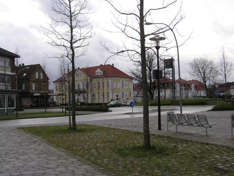 004  Rheda-Wiedenbr_ck - Bahnhofplatz _N_dra_n_ n_m_st__.JPG