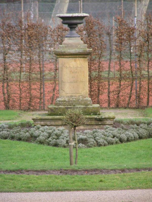 031 Rheda-Wiedenbr_ck - Schlossgarten _z_meck_ zahrada_.JPG