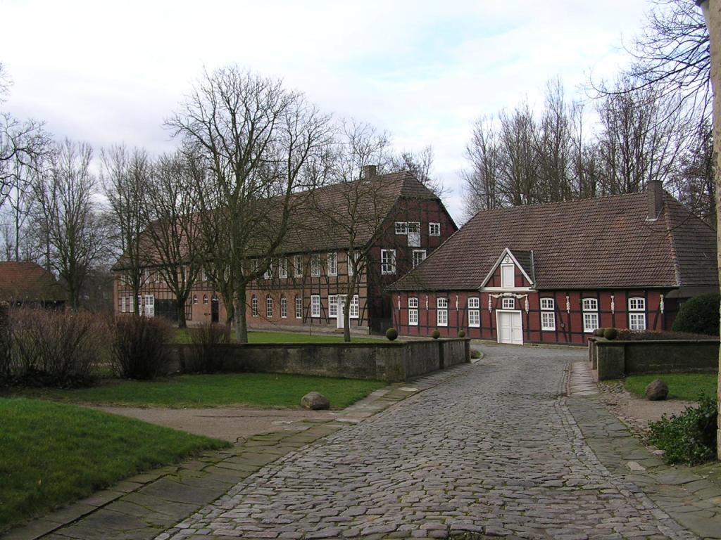 073 Rheda-Wiedenbr_ck - Schloss Rheda_  Kom_dienhaus _D_m Komedie_.JPG