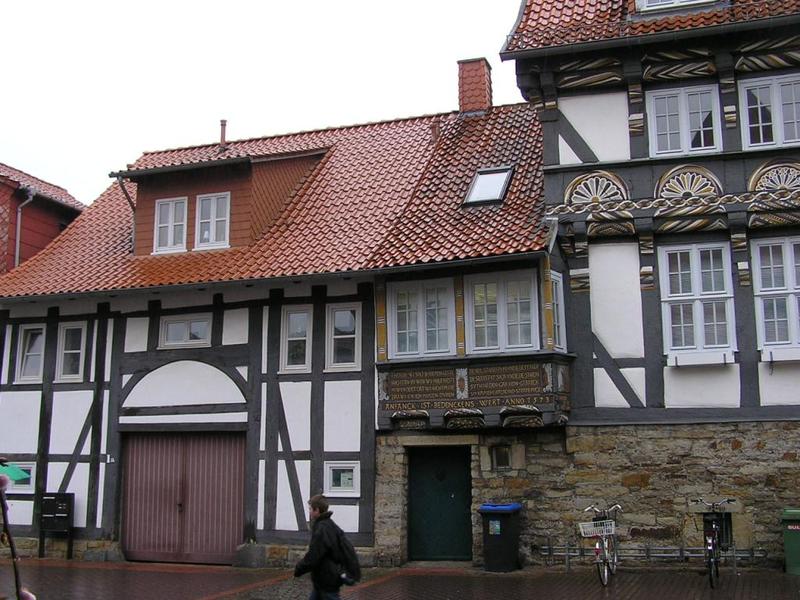 013 Stadthagen - Haus Zum Wolf _d_m U Vlka_.JPG