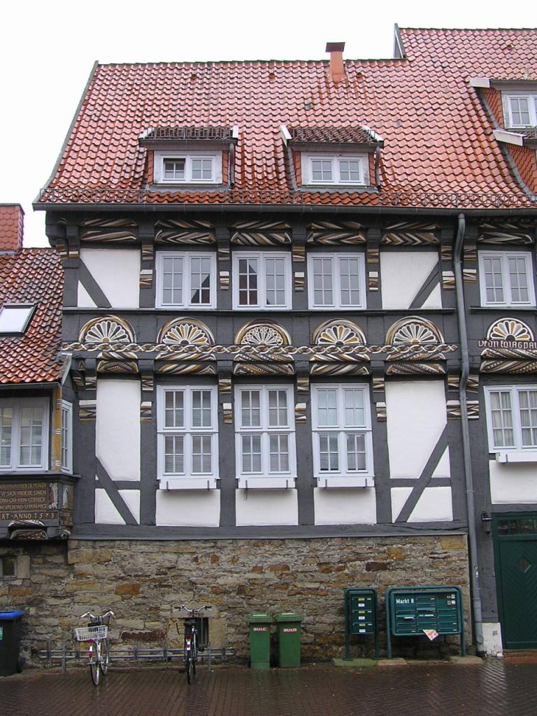 014 Stadthagen - Haus Zum Wolf _d_m U Vlka_.JPG