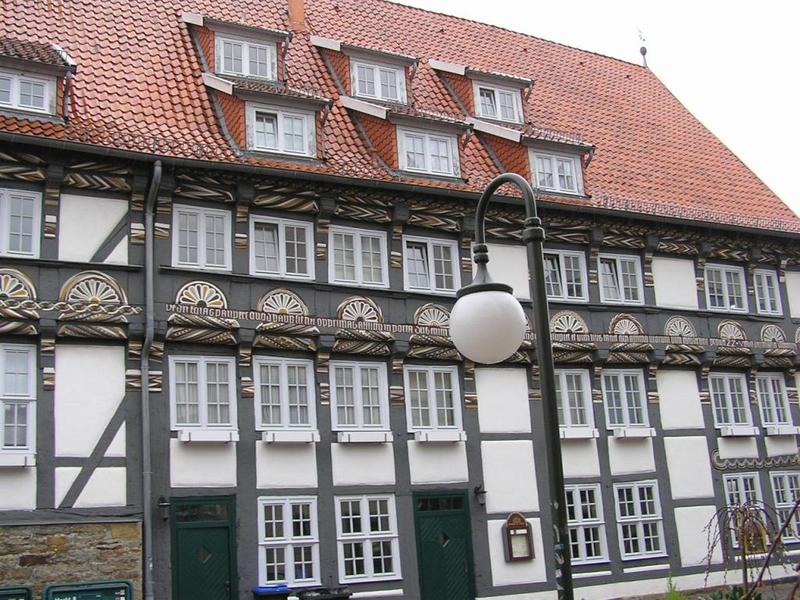 015 Stadthagen - Haus Zum Wolf _d_m U Vlka_.JPG