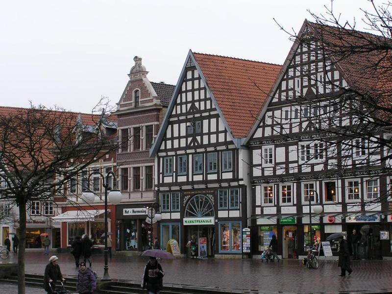 018 Stadthagen - Marktplatz _Tr_n_ n_m_st__.JPG